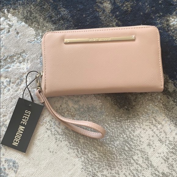 Steve Madden Handbags - Steve Madden Wristlet/Wallet